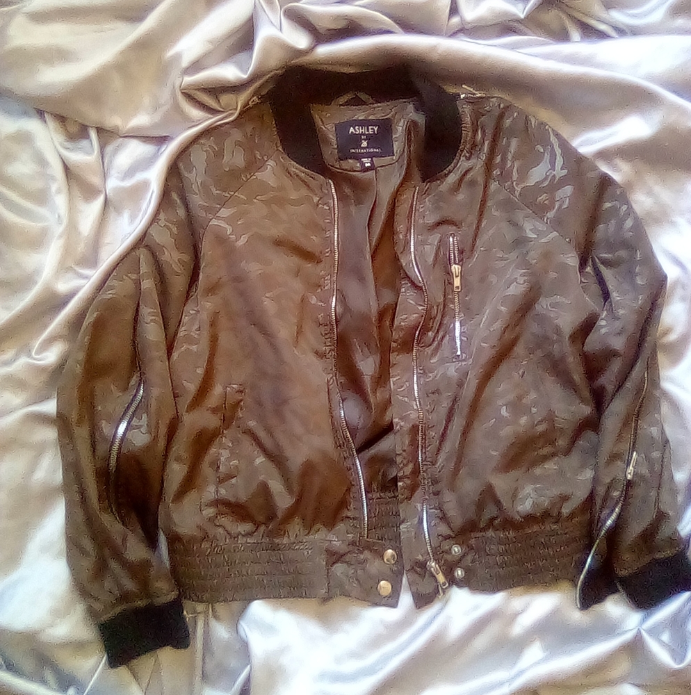 Ashley by 26 international camo zip jacket size M